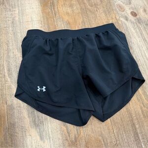 Under Armor women’s medium Black loose fit heat gear Athletic Shorts